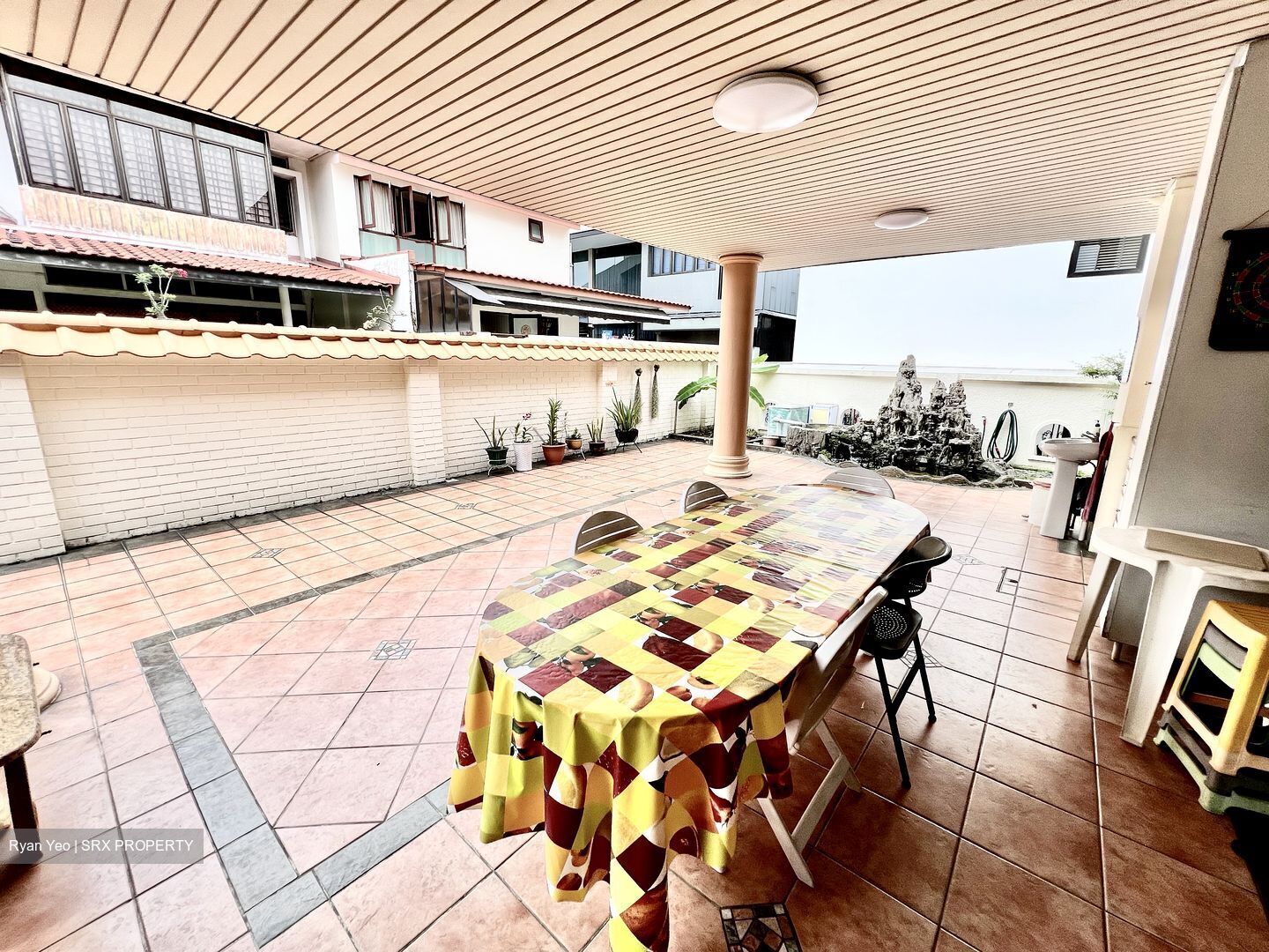 Hong Leong Garden (D5), Terrace #403518961